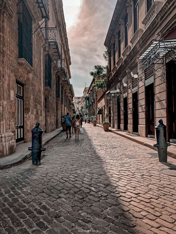 Paseo por las calles de la Vieja Habana Cuba