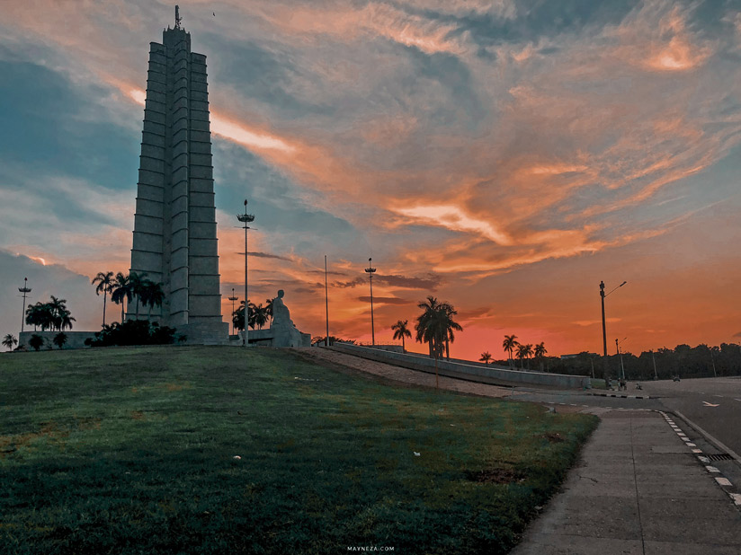 Memorial a José Martí al atardecer. Cuba, Habana
