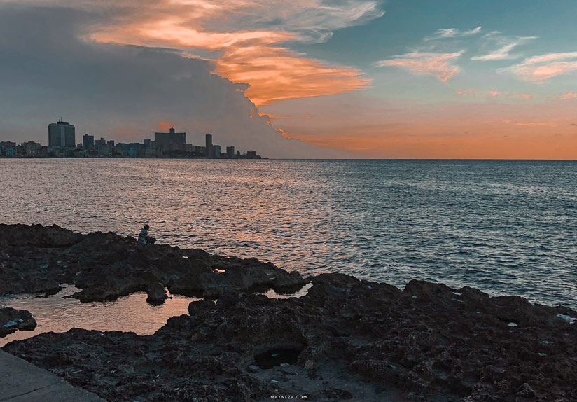 Pescador del Atardecer – El Malecón de La Habana, Cuba